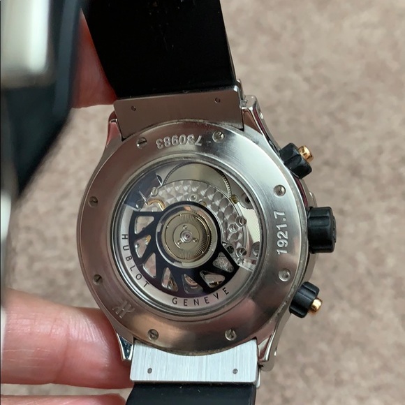 Item # C16 - AUTHENTIC MENS HUBLOT AUTOMATIC WATCH - Picture 6 of 11